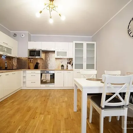 - Old Town - 3 - Garaz - Winda Vratislav